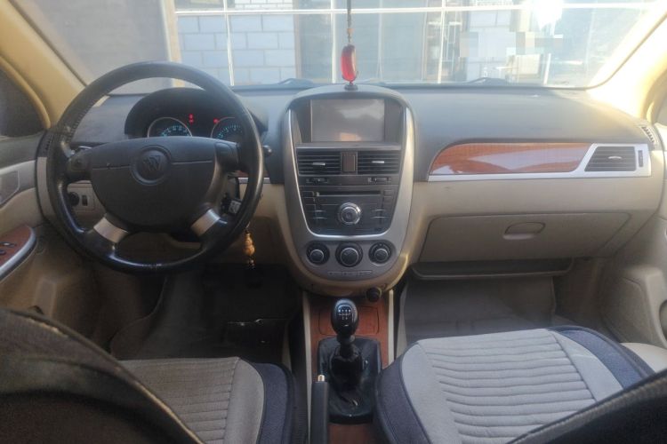 Used Buick Excelle 2011 1.6 LE-MT Center Console