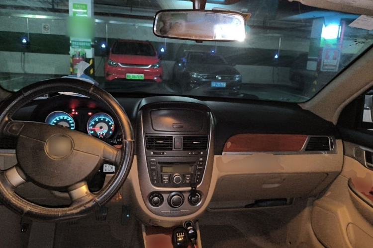Used Buick Excelle 2011 1.6 LE-MT Center Console