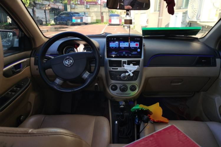 Used Buick Excelle 2011 1.6 LX-MT Center Console