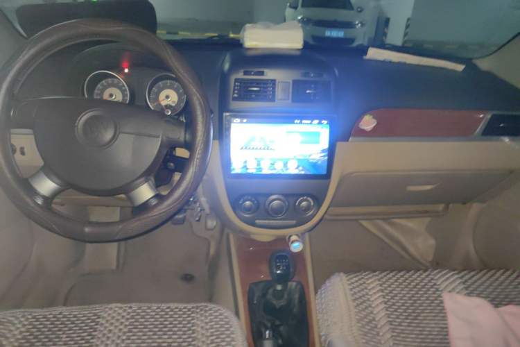 Used Buick Excelle 2011 1.6 LE-MT Center Console