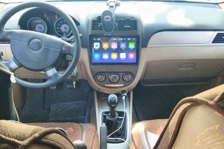Used Buick Excelle 2011 1.6 LX-MT Center Console