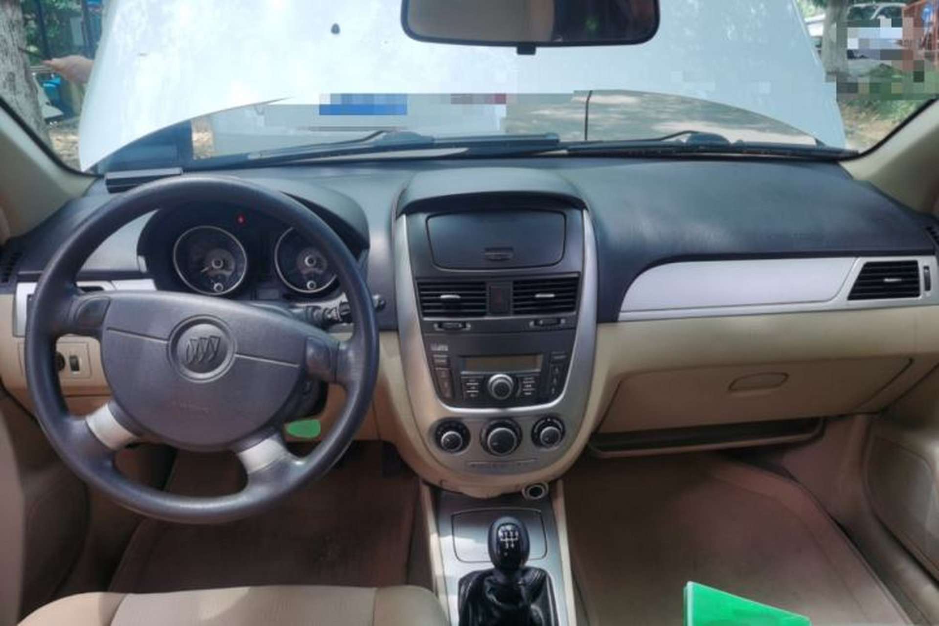 Used Buick Excelle 2011 1.6 LX-MT Center Console