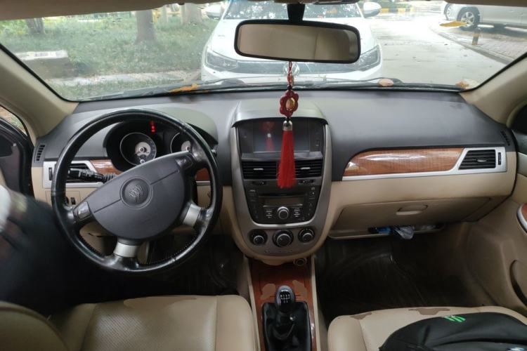 Used Buick Excelle 2011 1.6 LE-MT Center Console