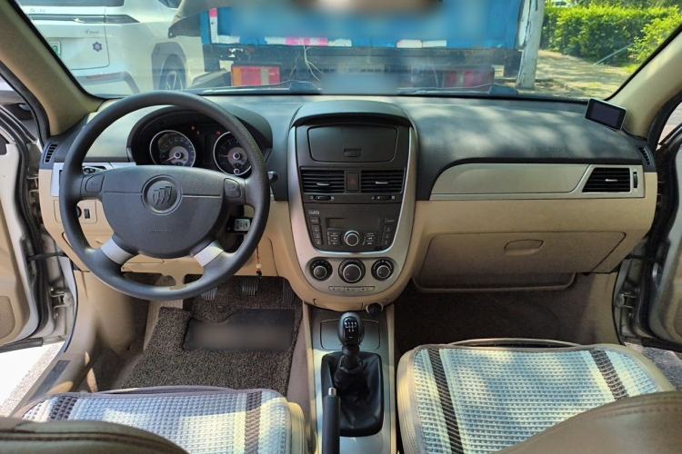 Used Buick Excelle 2011 1.6 LX-MT Center Console