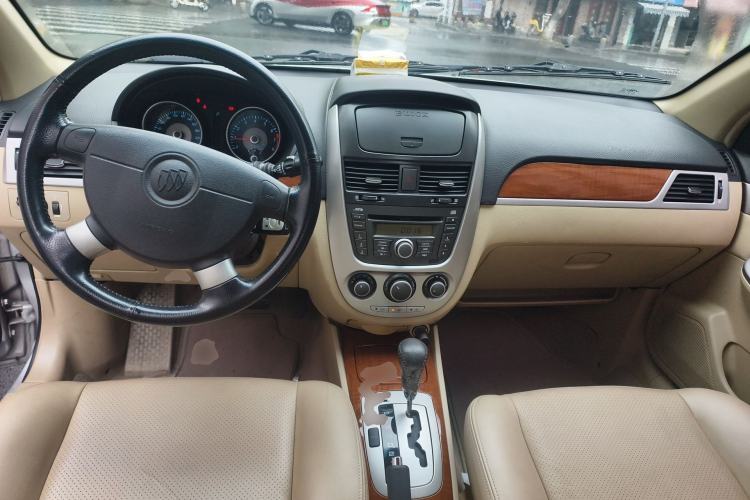 Used Buick Excelle 2011 1.6 LE-AT Center Console