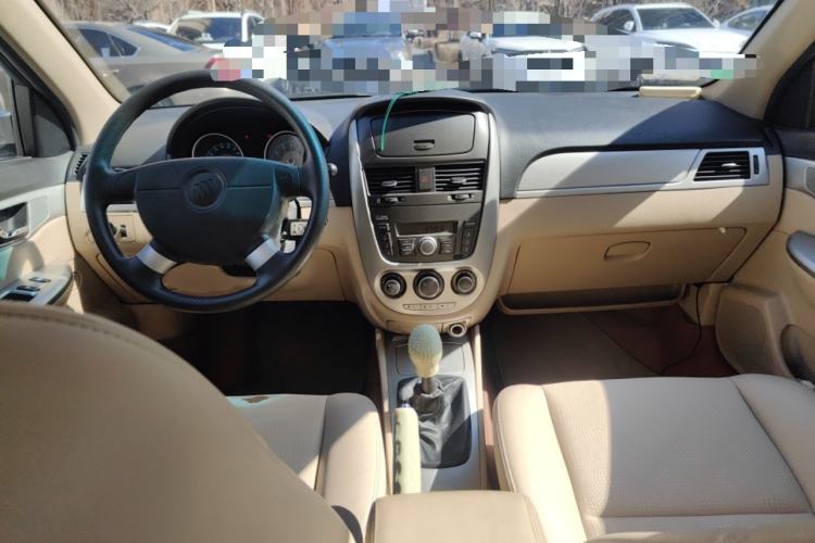 Used Buick Excelle 2011 1.6 LX-MT Center Console