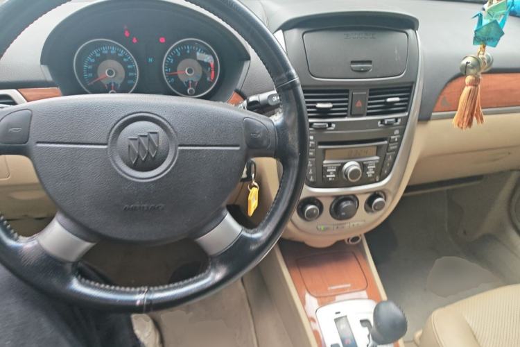 Used Buick Excelle 2011 1.6 LE-AT Center Console