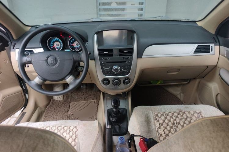 Used Buick Excelle 2011 1.6 LX-MT Center Console