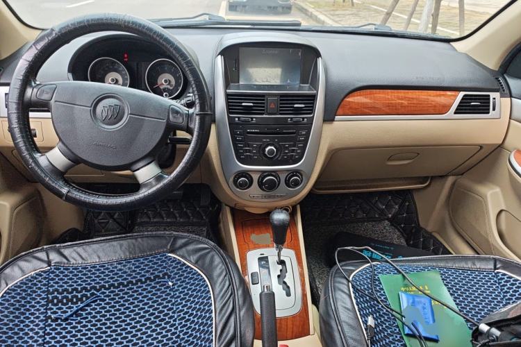 Used Buick Excelle 2011 1.6 LE-AT Center Console