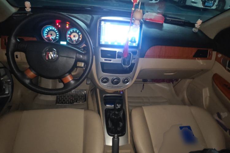 Used Buick Excelle 2011 1.6 LX-MT Center Console