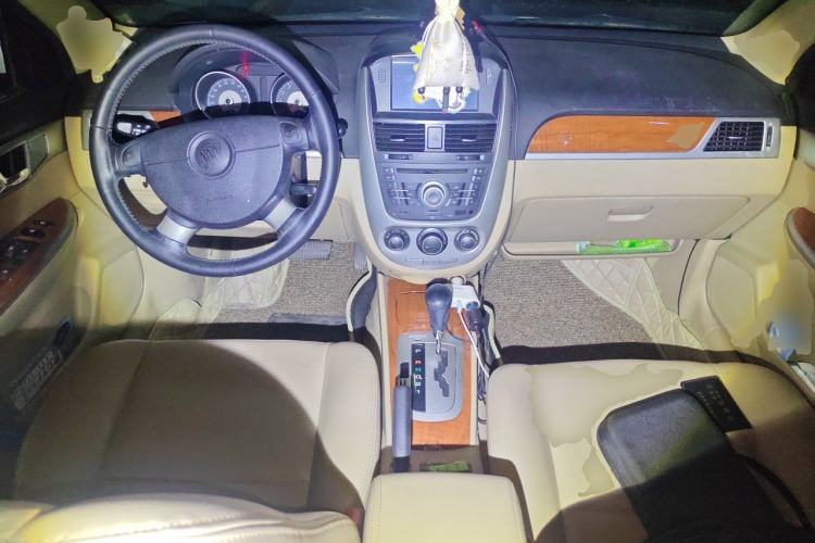 Used Buick Excelle 2011 1.6 LE-AT Center Console