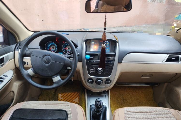 Used Buick Excelle 2011 1.6 LX-MT Center Console
