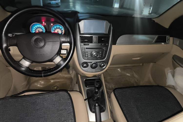 Used Buick Excelle 2011 1.6 LX-MT Center Console