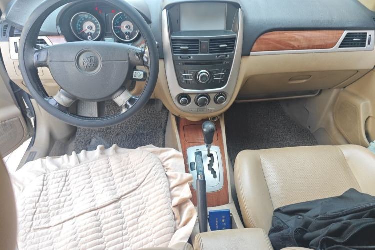 Used Buick Excelle 2011 1.6 LE-AT Center Console