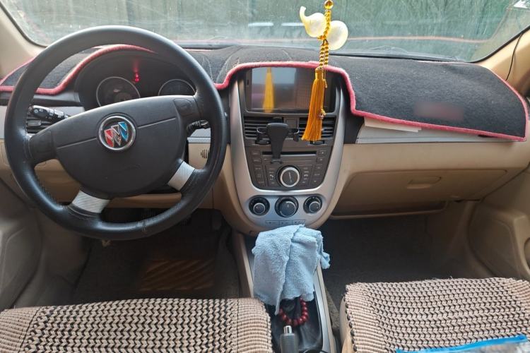 Used Buick Excelle 2011 1.6 LX-MT Center Console