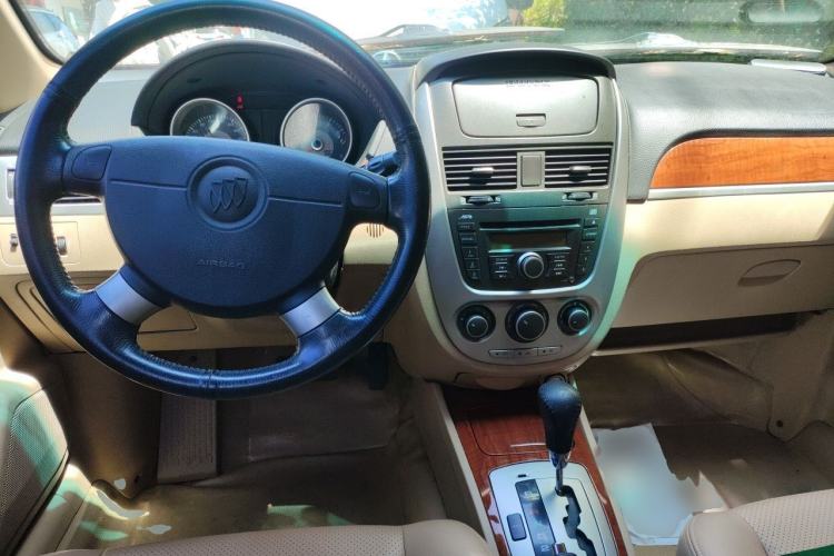 Used Buick Excelle 2011 1.6 LE-AT Center Console