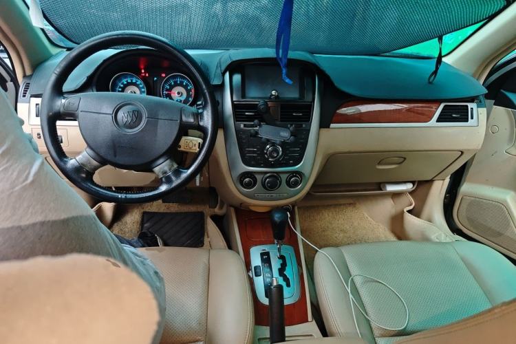 Used Buick Excelle 2011 1.6 LE-AT Center Console