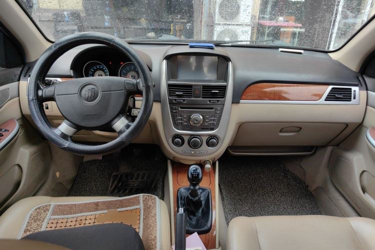 Used Buick Excelle 2011 1.6 LE-MT Center Console
