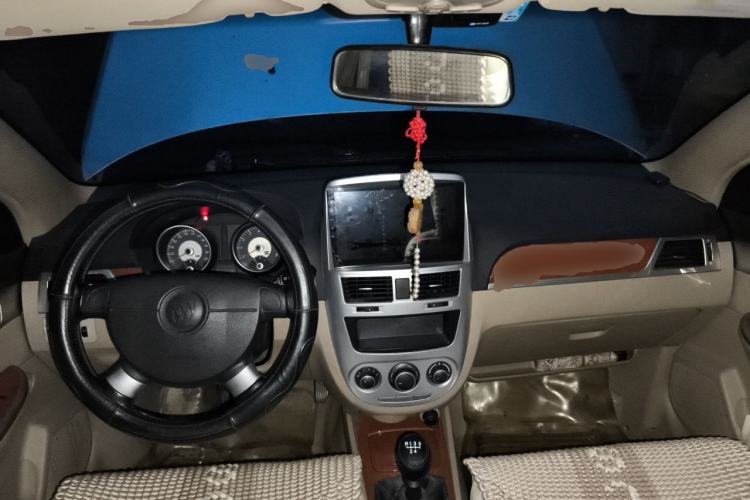 Used Buick Excelle 2011 1.6 LE-MT Center Console