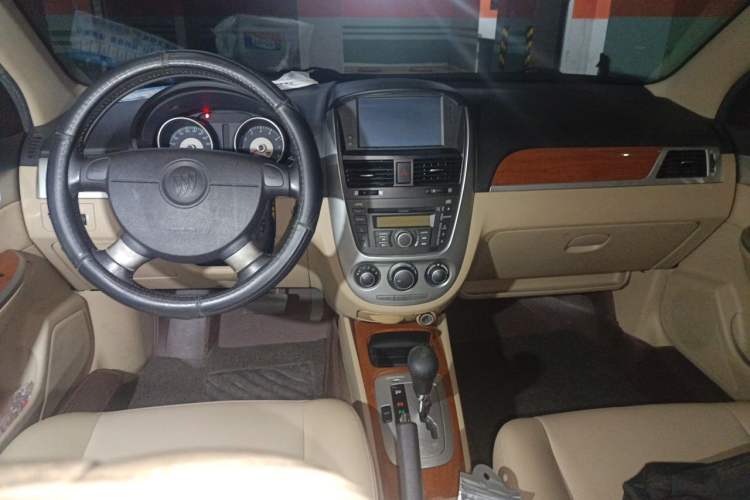 Used Buick Excelle 2011 1.6 LE-AT Center Console