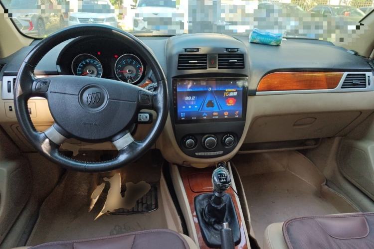 Used Buick Excelle 2011 1.6 LE-MT Center Console