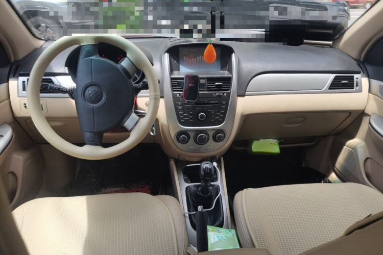 Used Buick Excelle 2011 1.6 LX-MT Center Console