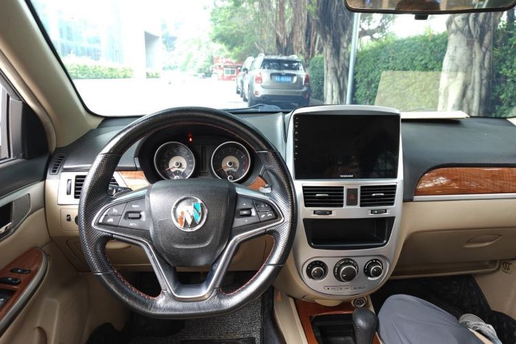 Used Buick Excelle 2011 1.6 LE-AT Center Console