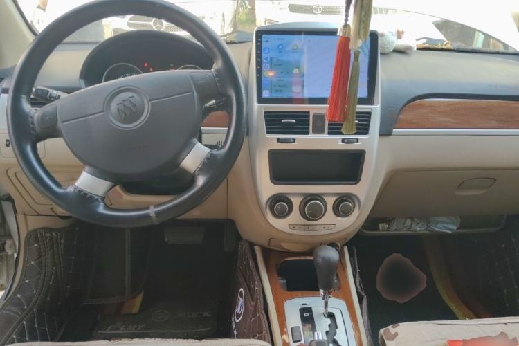 Used Buick Excelle 2011 1.6 LE-AT Center Console