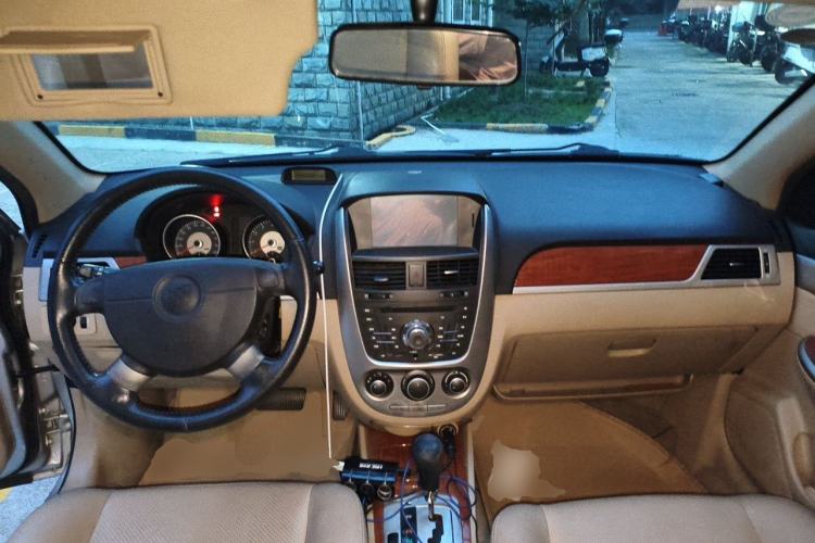 Used Buick Excelle 2011 1.6 LE-AT Center Console