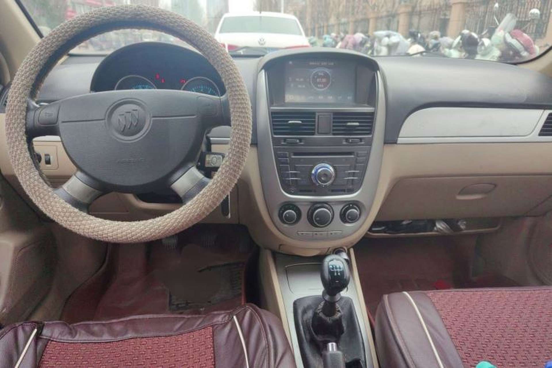 Used Buick Excelle 2011 1.6 LX-MT Center Console