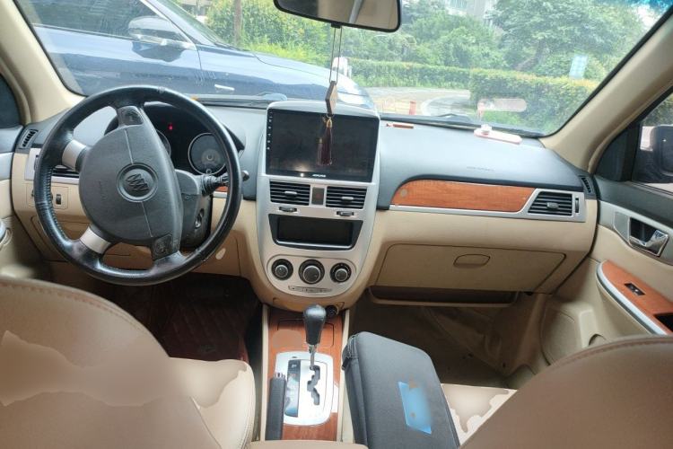 Used Buick Excelle 2011 1.6 LE-AT Center Console