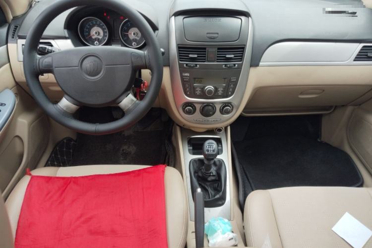 Used Buick Excelle 2011 1.6 LX-MT Center Console