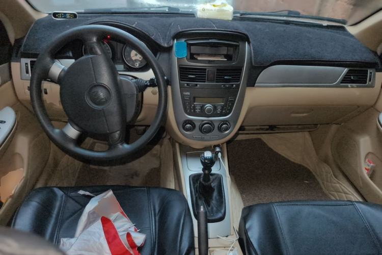 Used Buick Excelle 2011 1.6 LX-MT Center Console