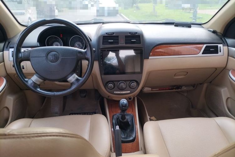 Used Buick Excelle 2011 1.6 LE-MT Center Console