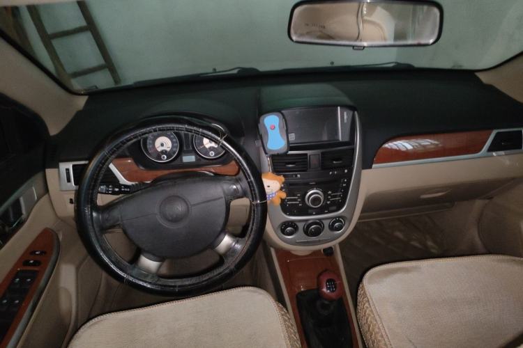 Used Buick Excelle 2011 1.6 LE-MT Center Console