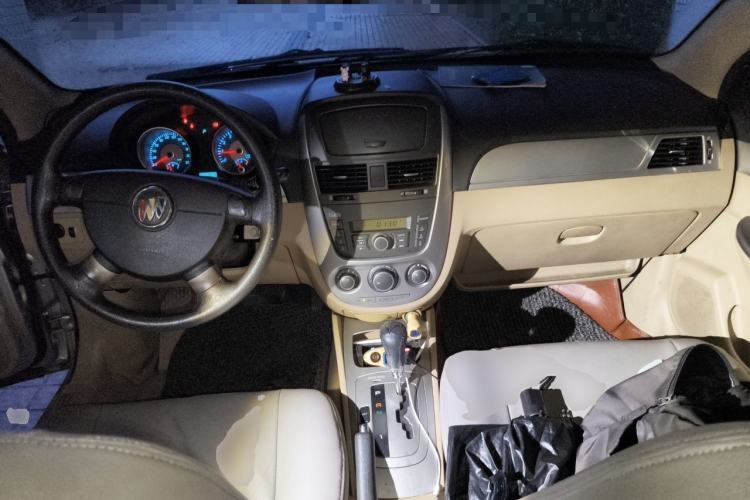Used Buick Excelle 2011 1.6LX-AT Center Console