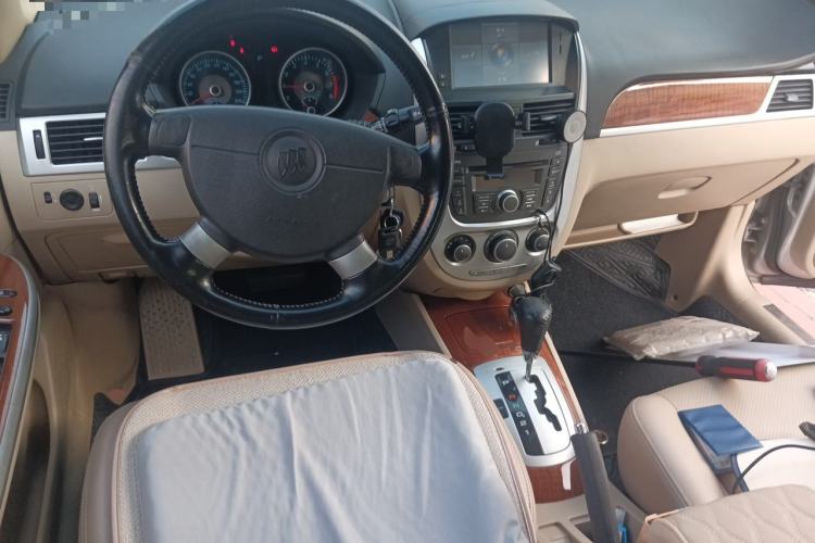 Used Buick Excelle 2011 1.6 LE-AT Center Console
