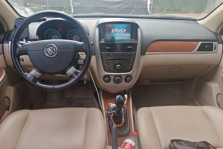 Used Buick Excelle 2011 1.6 LE-MT Center Console