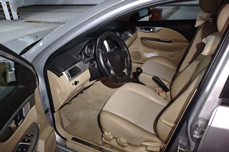 Used Buick Excelle 2011 1.6 LX-MT Driver Seat