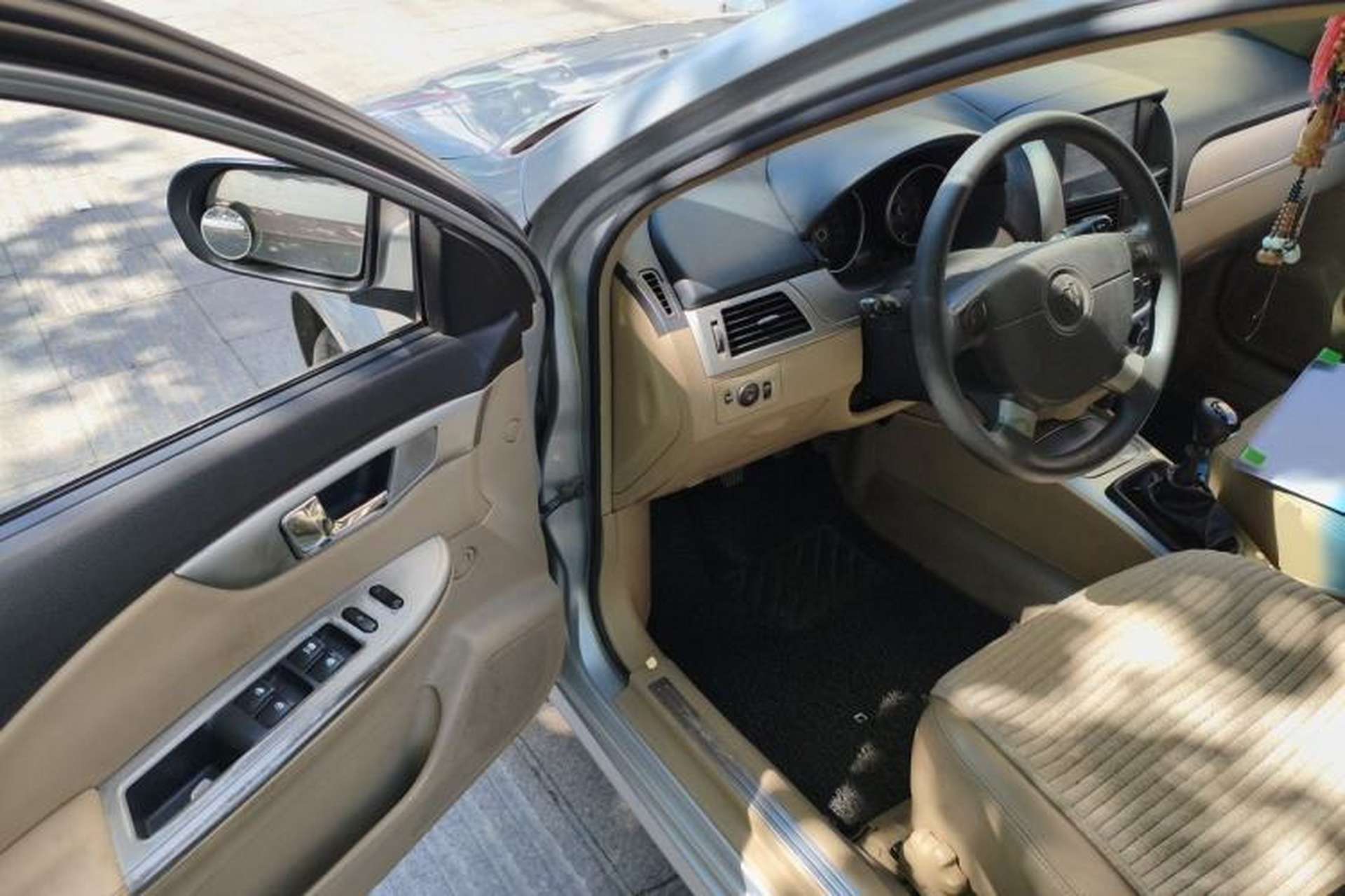 Used Buick Excelle 2011 1.6 LE-MT Driver Seat