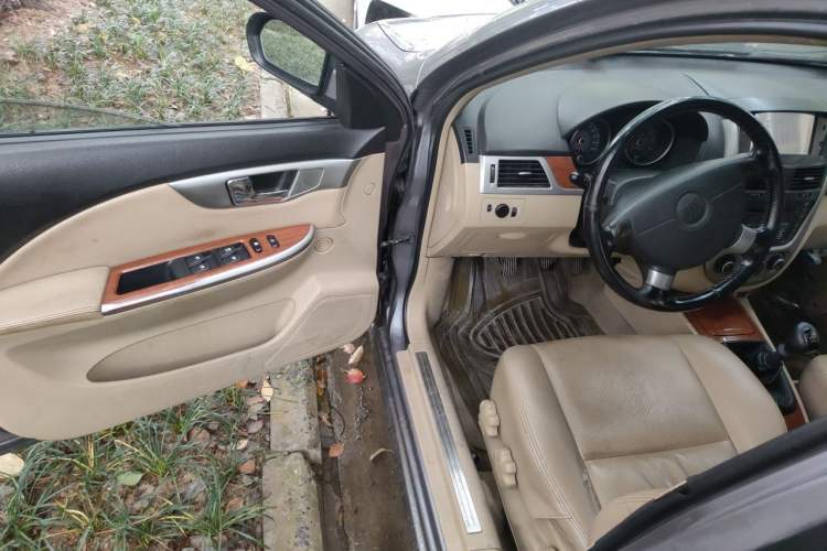 Used Buick Excelle 2011 1.6 LE-MT Driver Seat