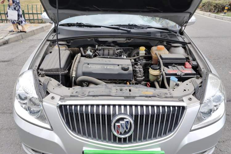 Used Buick Excelle 2011 1.6 LE-AT Engine Bay