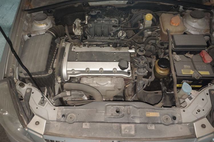 Used Buick Excelle 2011 1.6 LX-MT Engine Bay