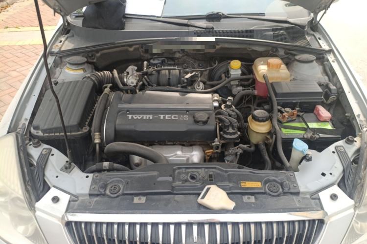 Used Buick Excelle 2011 1.6 LX-MT Engine Bay