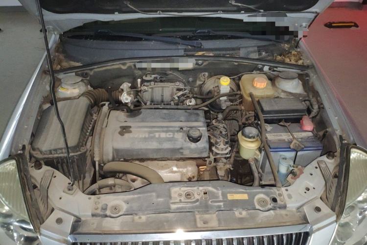 Used Buick Excelle 2011 1.6 LX-MT Engine Bay