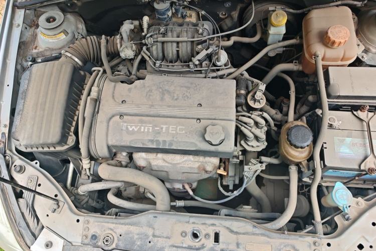Used Buick Excelle 2011 1.6 LX-MT Engine Bay