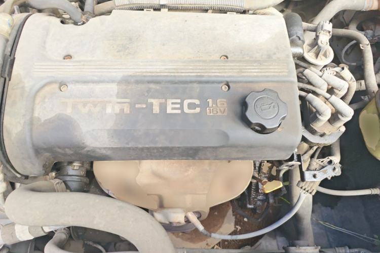 Used Buick Excelle 2011 1.6 LX-MT Engine Bay