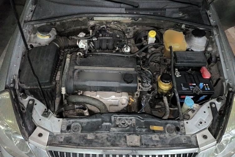 Used Buick Excelle 2011 1.6 LE-MT Engine Bay