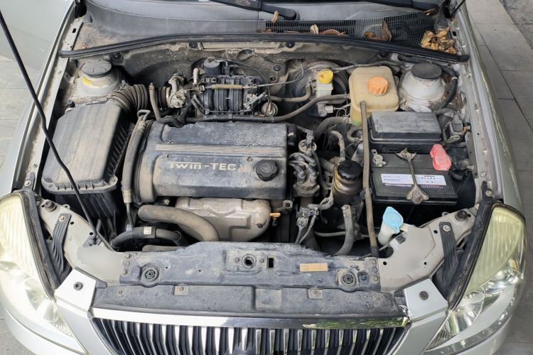 Used Buick Excelle 2011 1.6 LE-MT Engine Bay