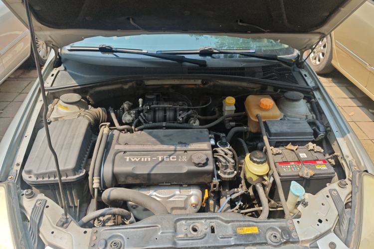 Used Buick Excelle 2011 1.6 LE-MT Engine Bay